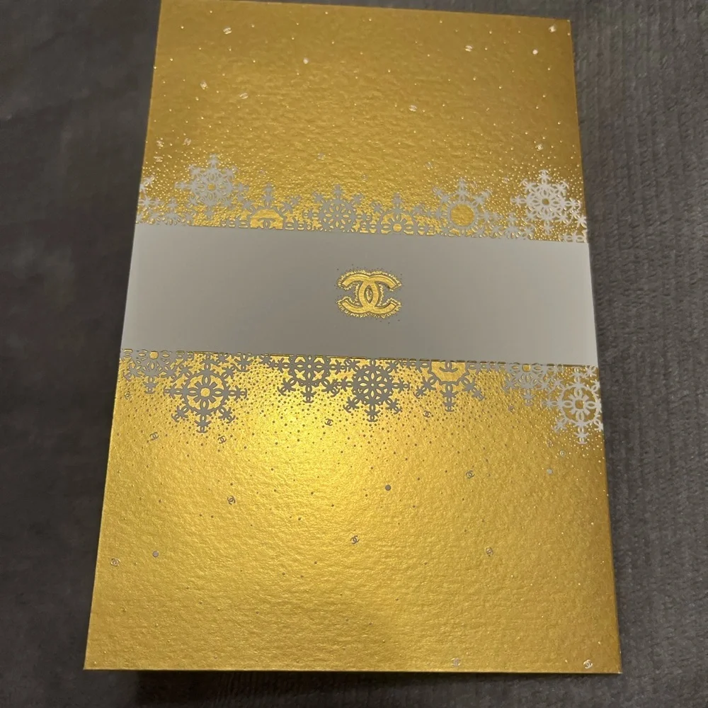 Chanel Gold Snowflake Card - Picture 2 of 4